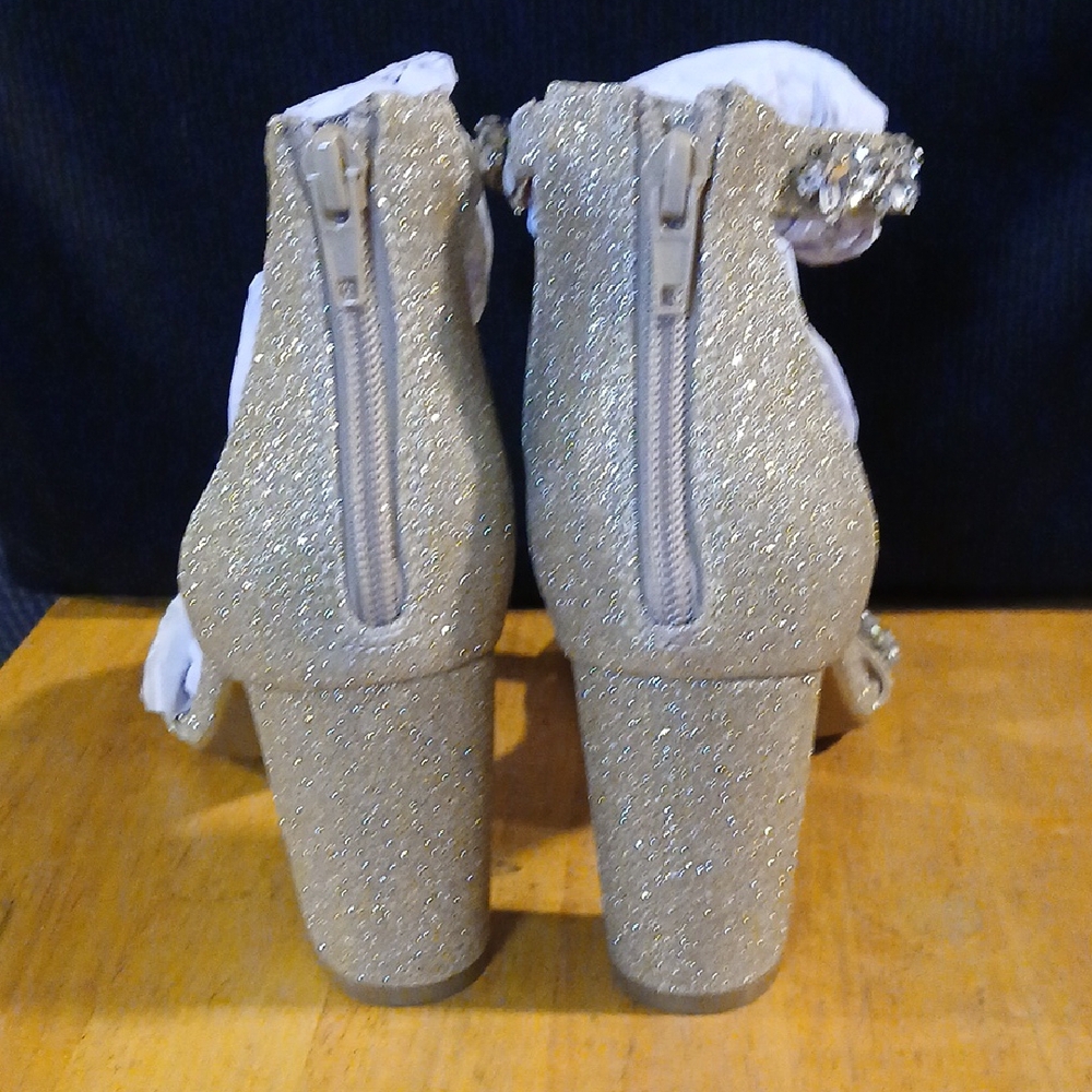 Dream Paris Elegant Gold Heeled Sandals - Picture 3 of 14